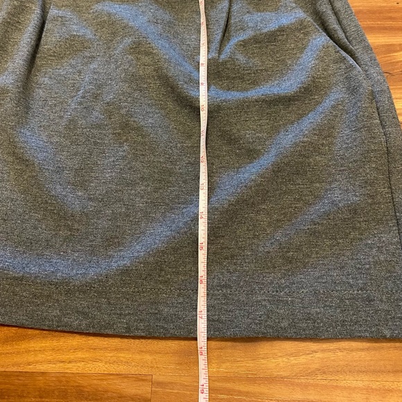 Theory high waisted skirt size 6 - Picture 5 of 9